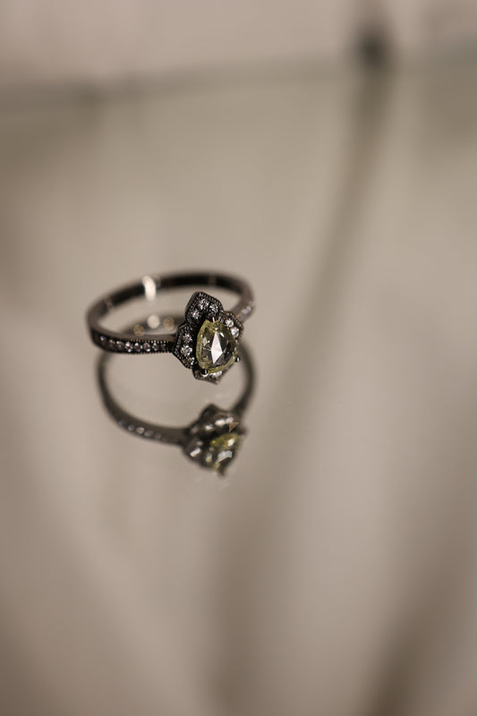 Lighting Bug 18K Diamond Ring