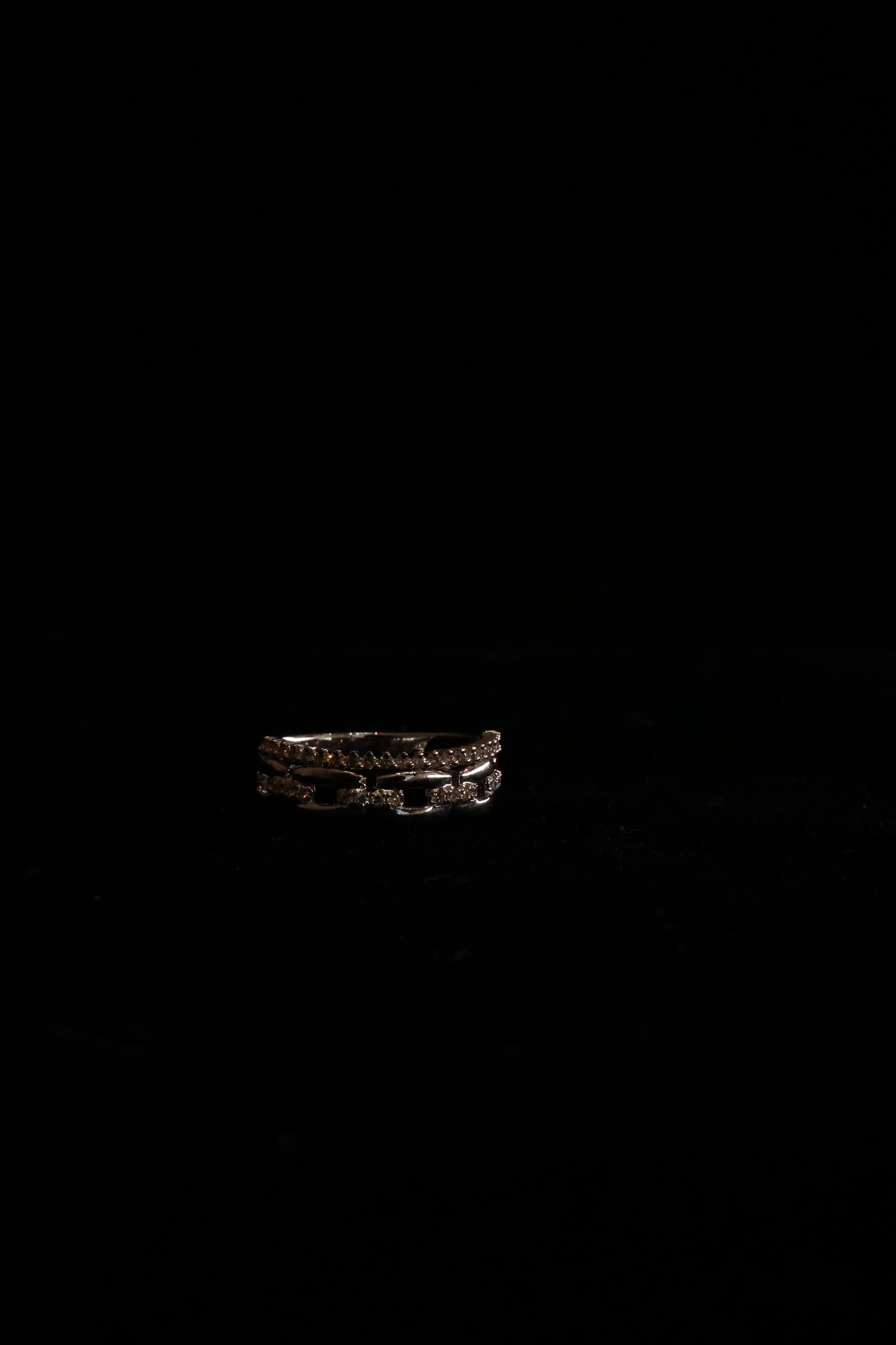 Roundel 18KW Diamond Ring