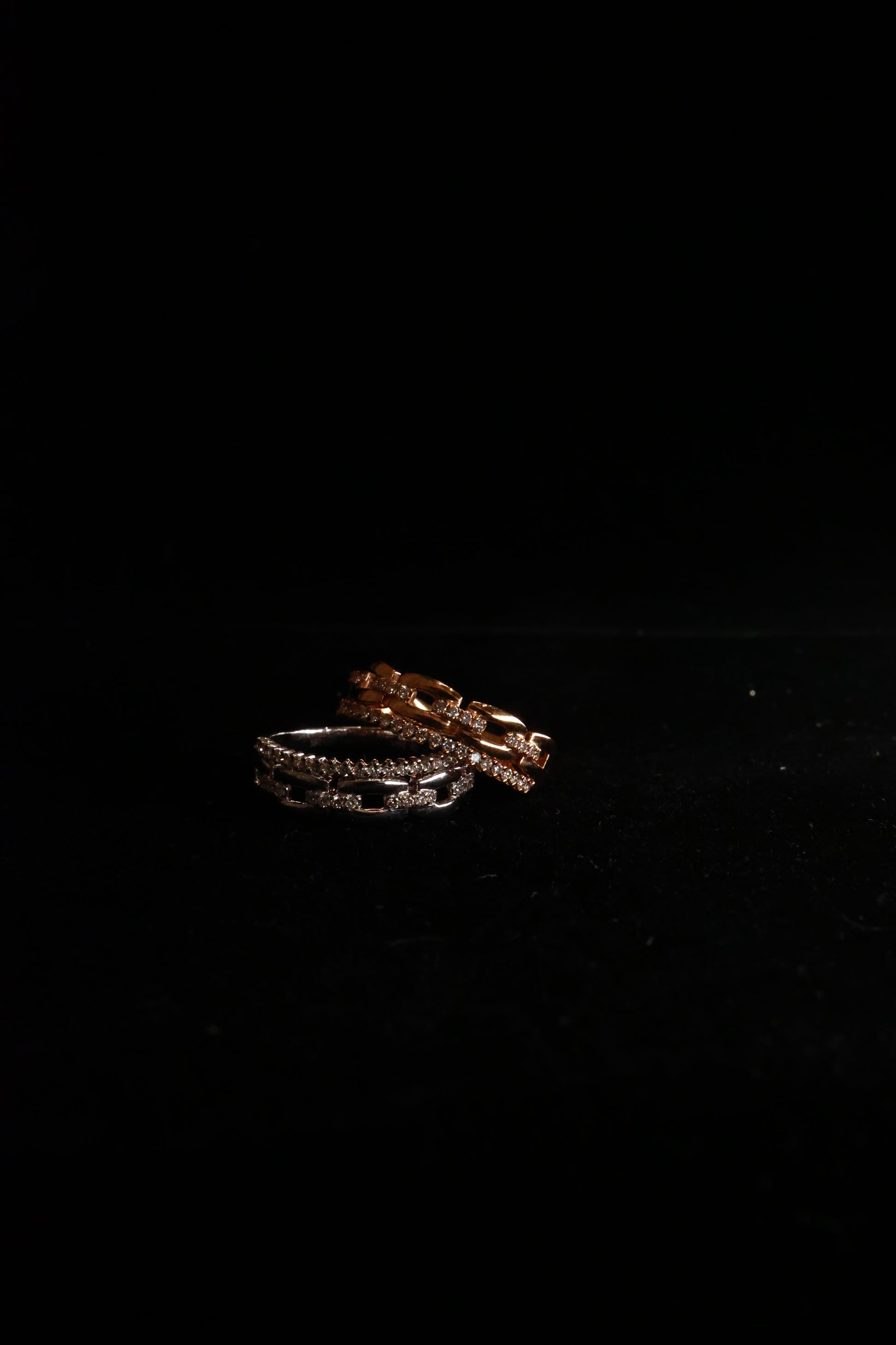 Roundel 18KW Diamond Ring