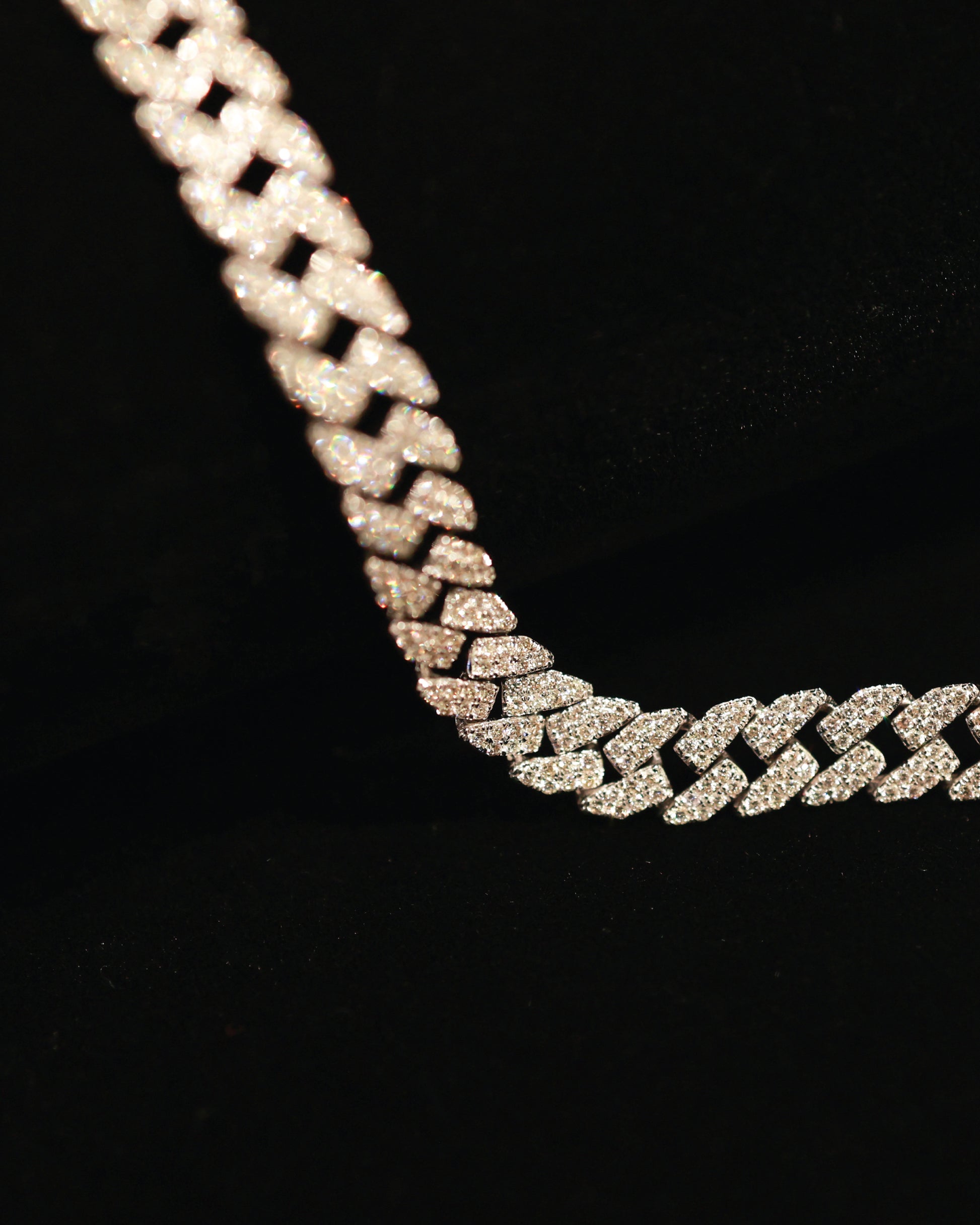 Lighting 18KW Diamond Bracelet