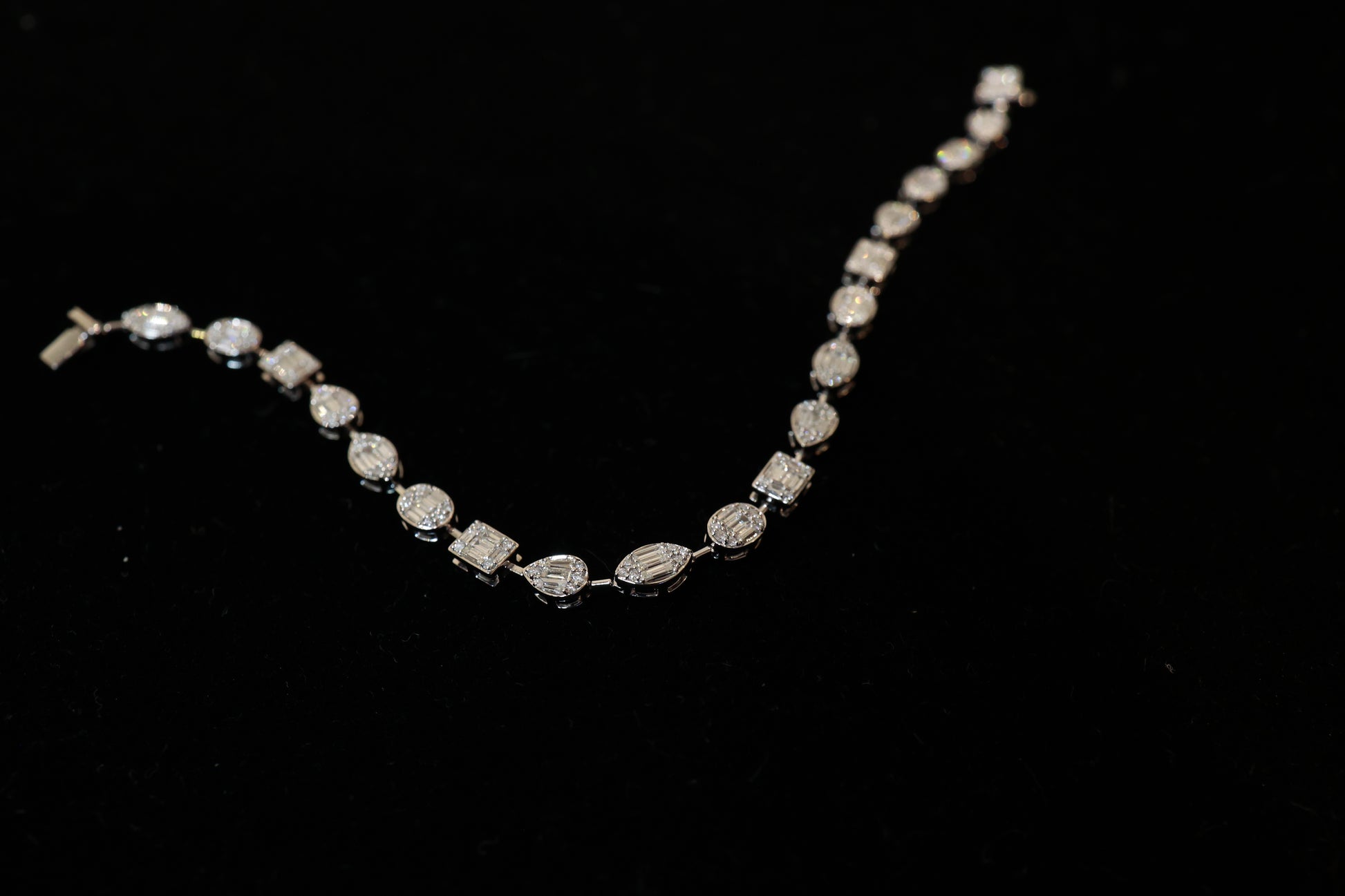 Lane 18KW Diamond Bracelet