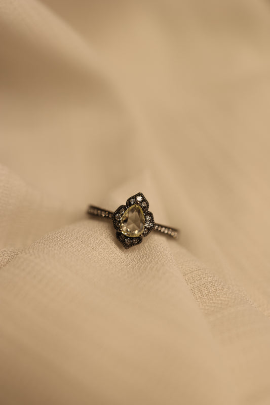 Lighting Bug 18K Diamond Ring